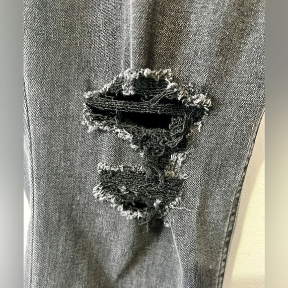 Silver Jeans Boyfriend Black Distressed Straight Leg - Size 31 - Picture 6 of 9